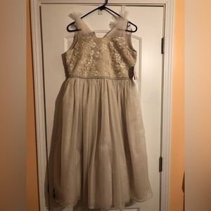 Bonnie Jean Flower Girl Dress Girls 16. NWT- smoke free home